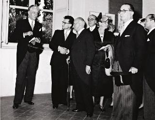 Intervento del Presidente della Repubblica e della Signora Einaudi alla inaugurazione della Mostra annuale dei pensionanti all'Accademia di Francia (Roma - Villa Medici)