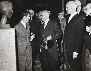 Intervento del Presidente della Repubblica e della Signora Einaudi alla inaugurazione della Mostra annuale dei pensionanti all'Accademia di Francia (Roma - Villa Medici)