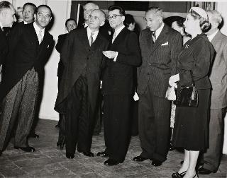 Intervento del Presidente della Repubblica e della Signora Einaudi alla inaugurazione della Mostra annuale dei pensionanti all'Accademia di Francia (Roma - Villa Medici)