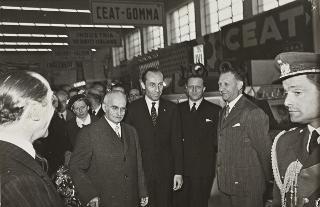 Intervento del Presidente della Repubblica Luigi Einaudi e della moglie Ida all'inaugurazione del XXXIV Salone Internazionale dell'Automobile (Torino)