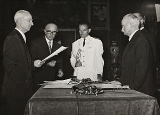 Giuramento dei componenti del Primo Gabinetto Pella nelle mani del Presidente della Repubblica Luigi Einaudi (Roma)