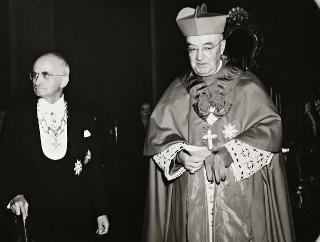 Cerimonia della imposizione della berretta cardinalizia da parte del Presidente della Repubblica al Nunzio apostolico in Italia S.E. Rev.ma Monsignor Bongoncini Duca elevato alla Sacra Porpora nel Concistoro segreto del 12 gennaio 1953