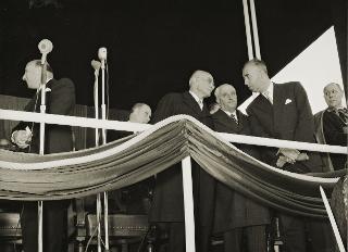 Intervento del Presidente della Repubblica Luigi Einaudi e della moglie Ida alle cerimonie celebrative della Vittoria (Trieste)