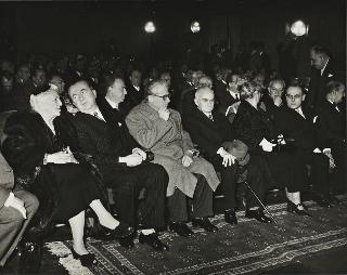 Intervento del Presidente della Repubblica Luigi Einaudi e della moglie Ida alla cerimonia commemorativa dell'ing. Sinigaglia (Roma)