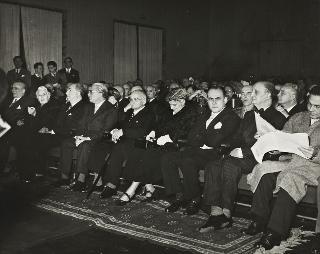 Intervento del Presidente della Repubblica Luigi Einaudi e della moglie Ida alla cerimonia commemorativa dell'ing. Sinigaglia (Roma)