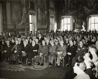 Intervento del Presidente della Repubblica Luigi Einaudi e della moglie Ida alla celebrazione del V centenario della nascita del Pinturicchio (Roma, Campidoglio)