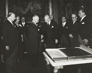 Conferimento al Presidente della Repubblica Luigi Einaudi del Gran Collare dell'Ordine al merito argentino