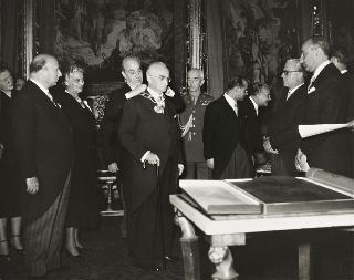 Conferimento al Presidente della Repubblica Luigi Einaudi del Gran Collare dell'Ordine al merito argentino