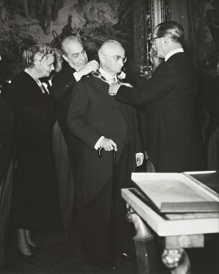 Conferimento al Presidente della Repubblica Luigi Einaudi del Gran Collare dell'Ordine al merito argentino