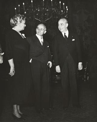 Conferimento al Presidente della Repubblica Luigi Einaudi del Gran Collare dell'Ordine al merito argentino