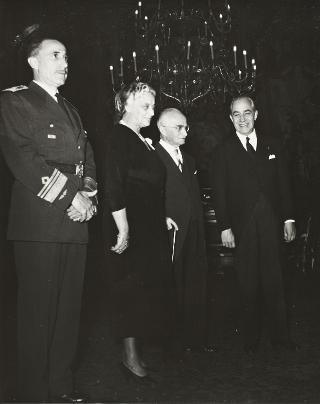 Conferimento al Presidente della Repubblica Luigi Einaudi del Gran Collare dell'Ordine al merito argentino