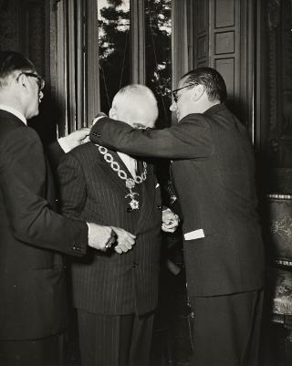Conferimento al Presidente della Repubblica Luigi Einaudi del Gran Cordone dell'Ordine cileno al merito "B. O'Iggins" (Roma)