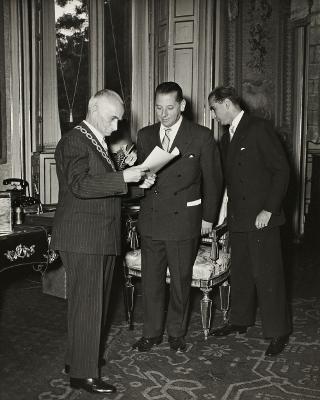 Conferimento al Presidente della Repubblica Luigi Einaudi del Gran Cordone dell'Ordine cileno al merito "B. O'Iggins" (Roma)