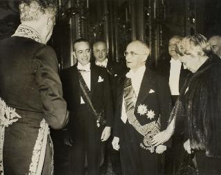 Cerimonia della consegna al Presidente della Repubblica Luigi Einaudi della Gran Croce della Legion d'Onore (Roma)