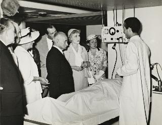 I coniugi Einaudi con Clara Boothe Luce in visita a un ospedale (Roma)