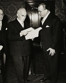 Visita del Presidente della Repubblica al Presidente del Senato e al Presidente della Camera dei deputati per ricambiare gli auguri di Capodanno 1955 (Roma)