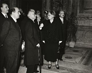 Visita del Presidente della Repubblica e della Signora Einaudi alla mostra delle opere d'arte recentemente restituite dalla Germania (Roma, Accademia dei Lincei)