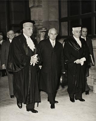 Intervento del Presidente della Repubblica Luigi Einaudi alla cerimonia dell'insediamento del Primo Presidente e del Procuratore Generale della Corte di cassazione (Roma, Palazzo di Giustizia)