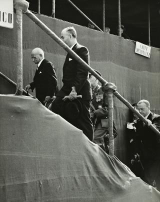 Intervento del Presidente della Repubblica Luigi Einaudi e della moglie Ida alla Rivista Militare per la Festa della Repubblica (Roma)