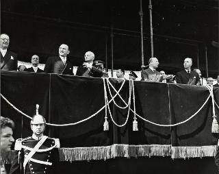 Intervento del Presidente della Repubblica Luigi Einaudi e della moglie Ida alla Rivista Militare per la Festa della Repubblica (Roma)