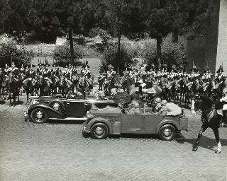 Intervento del Presidente della Repubblica Luigi Einaudi e della moglie Ida alla Rivista Militare per la Festa della Repubblica (Roma)