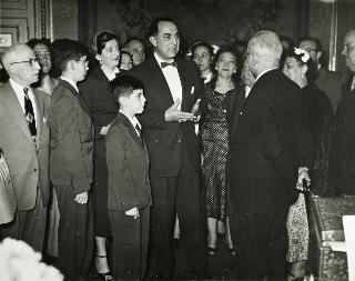 Udienza del Presidente della Repubblica Luigi Einaudi a un gruppo di 72 lavoratori e lavoratrici americani, parenti di emigranti italiani, accompagnati da due Segretari della Confederazione Italiana Sindacati Lavoratori