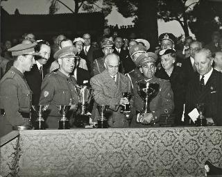 Intervento del Presidente della Repubblica Luigi Einaudi e della moglie Ida al XXIII Concorso Ippico Internazionale (Roma, Piazza di Siena)