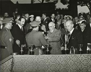 Intervento del Presidente della Repubblica Luigi Einaudi e della moglie Ida al XXIII Concorso Ippico Internazionale (Roma, Piazza di Siena)