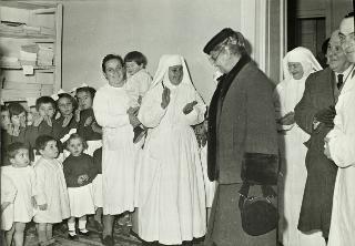 Visita di Ida Einaudi Pellegrini all'Ospedale infantile Pausillipon (Napoli)