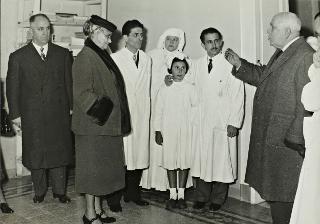 Visita di Ida Einaudi Pellegrini all'Ospedale infantile Pausillipon (Napoli)