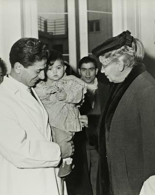 Visita di Ida Einaudi Pellegrini all'Ospedale infantile Pausillipon (Napoli)