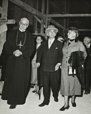 Intervento del Presidente della Repubblica Luigi Einaudi e della moglie Ida alle manifestazioni celebrative del decennale del sacrificio della Città di Cassino