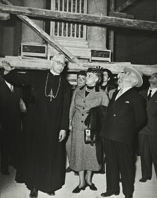 Intervento del Presidente della Repubblica Luigi Einaudi e della moglie Ida alle manifestazioni celebrative del decennale del sacrificio della Città di Cassino