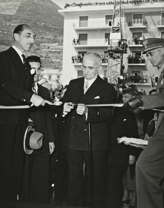 Intervento del Presidente della Repubblica Luigi Einaudi e della moglie Ida alle manifestazioni celebrative del decennale del sacrificio della Città di Cassino
