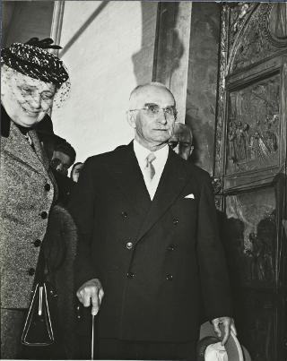 Intervento del Presidente della Repubblica Luigi Einaudi e della moglie Ida alle manifestazioni celebrative del decennale del sacrificio della Città di Cassino