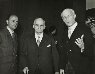 Intervento del Presidente della Repubblica Luigi Einaudi e della moglie Ida alla inaugurazione della Mostra annuale dell'Accademia di Francia (Roma, Villa Medici)