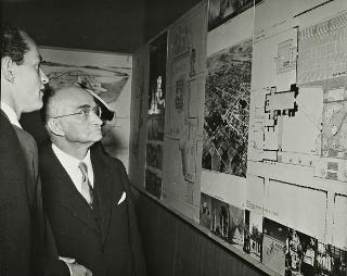 Intervento del Presidente della Repubblica Luigi Einaudi e della moglie Ida alla inaugurazione della Mostra annuale dell'Accademia di Francia (Roma, Villa Medici)
