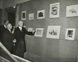 Intervento del Presidente della Repubblica Luigi Einaudi e della moglie Ida alla inaugurazione della Mostra annuale dell'Accademia di Francia (Roma, Villa Medici)