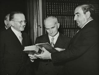 Visita del Presidente della Repubblica Luigi Einaudi alla sede della "Nuova Antologia" (Roma)