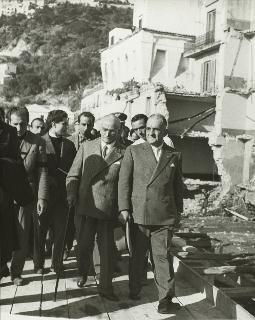 Visita del Presidente della Repubblica Luigi Einaudi alle zone alluvionate del Salernitano (Salerno)