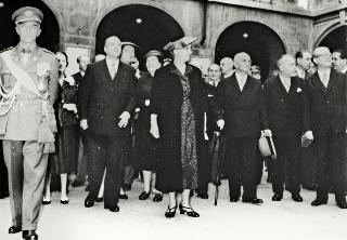 Il Presidente della Repubblica Luigi Einaudi con la moglie Ida, Guido Bisori, Giovanni Gronchi (Prato)