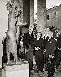 Intervento del Presidente della Repubblica Luigi Einaudi e della moglie Ida alla inaugurazione della Mostra annuale dell'Accademia di Francia (Roma, Villa Medici)