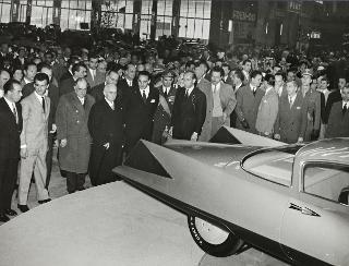 Intervento del Presidente della Repubblica Luigi Einaudi e della moglie Ida alla cerimonia inaugurale del 37° Salone internazionale dell'Automobile (Torino)