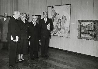 Visita del Presidente della Repubblica Luigi Einaudi e della moglie Ida alla Mostra di arte nordica contemporanea (Roma, Palazzo delle Esposizioni)
