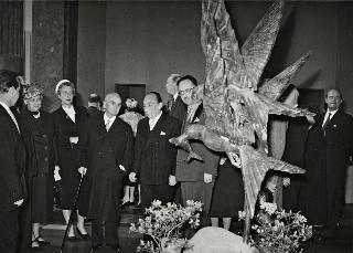 Visita del Presidente della Repubblica Luigi Einaudi e della moglie Ida alla Mostra di arte nordica contemporanea (Roma, Palazzo delle Esposizioni)