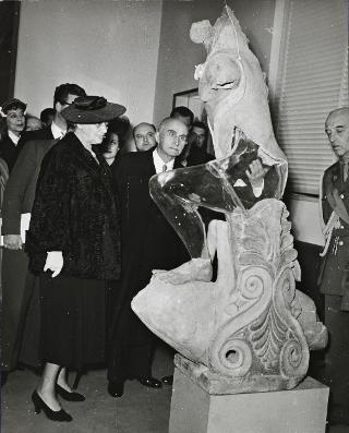 Intervento del Presidente della Repubblica Luigi Einaudi e della moglie Ida alla inaugurazione del rinnovato Museo di arte etrusca a Villa Giulia (Roma)