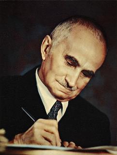 Il Presidente della Repubblica Luigi Einaudi ritratto a mezzo busto a colori