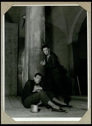 Rappresentazione teatrale in piazza a Pontedera nel 1950