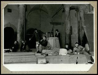 Rappresentazione teatrale in piazza a Pontedera nel 1950