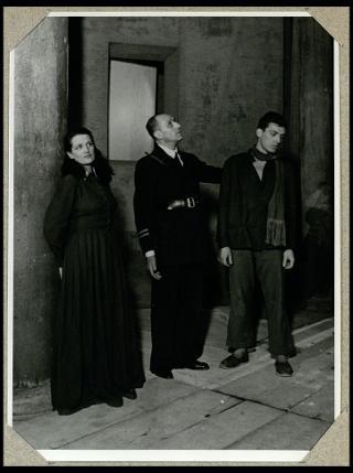 Rappresentazione teatrale in piazza a Pontedera nel 1950